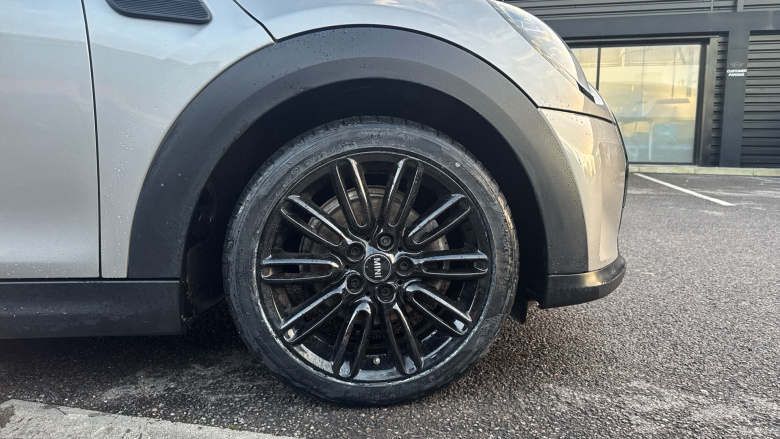 MINI Hatchback 1.5 Cooper Exclusive 3dr Petrol Hatchback